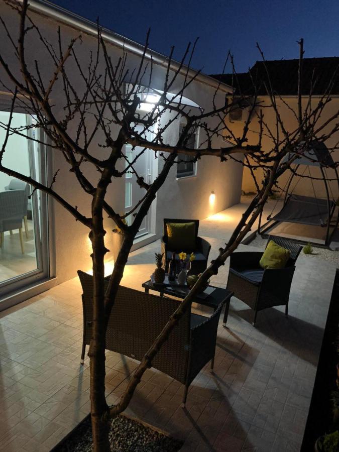 Апартаменты Apartman Ana Crno Экстерьер фото